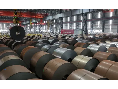 Chapas e bobinas de aço laminadas a quente, decapadas e oleadas