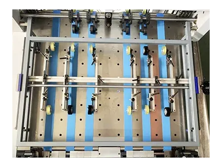 Máquina de corte e vinco plana automática (até 700 ton)