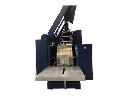 Máquina para fabricação de sacos de papel kraft com alimentação por rolo, corte em J, alças torcidas/planas e dobra superior