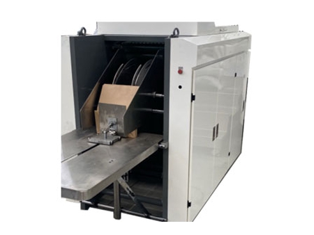Máquina para fabricação de sacos de papel kraft com visor