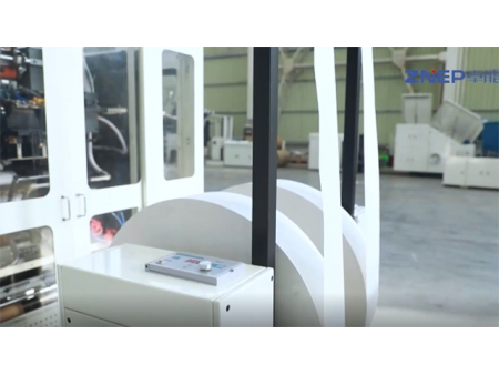 Máquina para fabricação de sacos de papel kraft com alças chatas dobradas