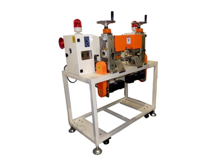 Máquina para desmolde de borracha