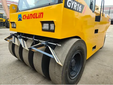 GYR16  Rolo compactador de pneus
