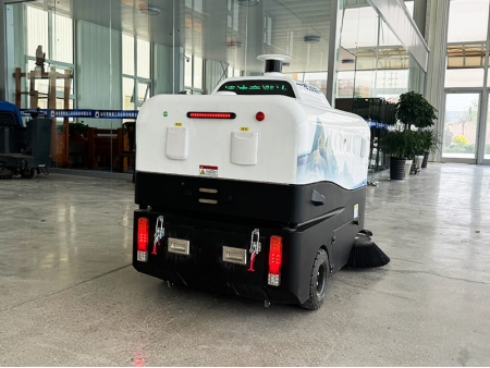 Varredora de rua autônoma