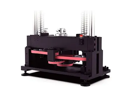 Máquina universal de ensaios eletromecânica