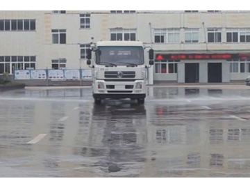 Caminhão multifuncional para controle de poeiras