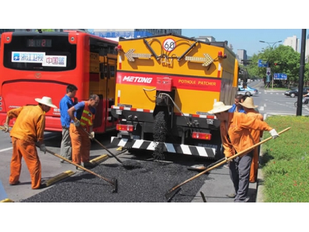 Caminhão tapa buracos e manutenção de pavimentos LMT5160TYHB