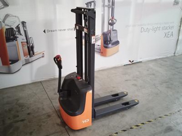 Stacker elétrico 1,000-1,200kg XEA