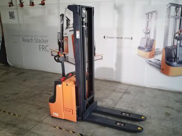 Stacker elétrico 1,500kg XEB