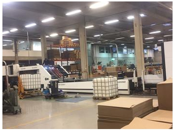 Acopladeira com servo motor com empilhador, Finlândia