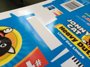 <strong>Envernizadora </strong> com verniz UV localizado