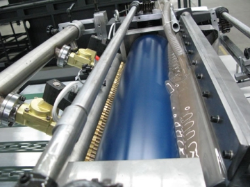 <strong>Envernizadora </strong> manual com sistema de cura UV