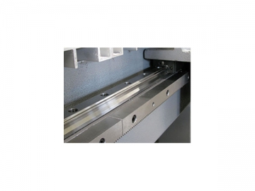 Fresadora CNC com eixo rotativo <br/><small>(série FR)</small>