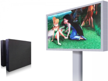 <strong>Painel LED</strong> montado em poste